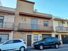 Venta Casa unifamiliar en Calle CARLOS I DE ESPAÑA Dos Hermanas. A reformar con terraza 150 m²