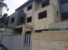 Venta Casa adosada en Calle Telleira Nigrán. Nueva con terraza 240 m²