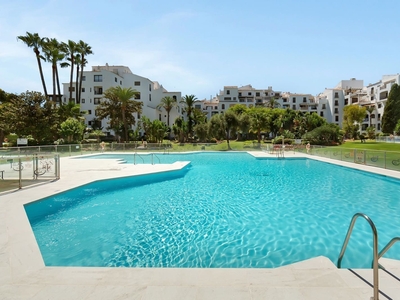 Apartamento en venta en Puerto Banus, Marbella, Málaga