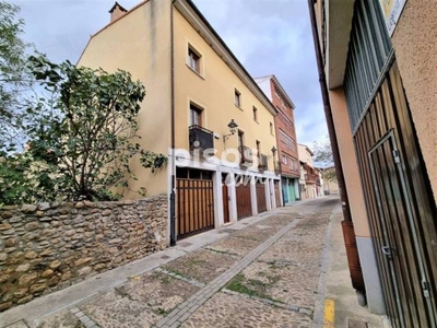 Casa adosada en venta en Calle del Nuño Rasura, 37 en Medina de Pomar por 159.000 €