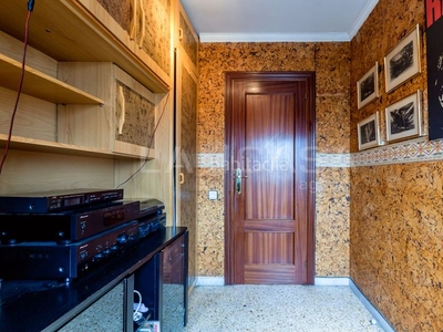 Piso con 3 habitaciones con ascensor, vistas al mar y vistas a la montaña en Hospitalet de Llobregat (L´)