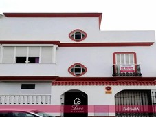 Venta Casa adosada Chiclana de la Frontera. Buen estado con terraza 258 m²