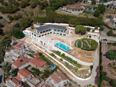 Casa exclusiva finca de nueva construcción con vistas panorámicas al mar y barcelona en Teià