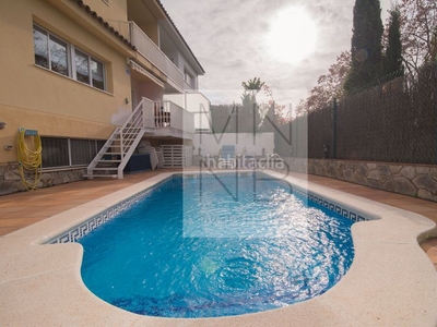 Casa pareada oportunidad !!! casa a tres vientos con piscina privada en Caldes d´Estrac
