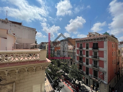 Piso con 4 habitaciones con ascensor, calefacción y aire acondicionado en Barcelona