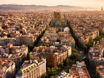 Piso con 4 habitaciones con ascensor, calefacción y vistas a la montaña en Barcelona