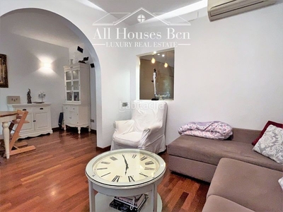 Piso en venta , con 102 m2, 3 habitaciones amueblado, aire acondicionado y calefacción individual. en Barcelona