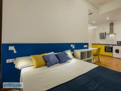 Acogedor apartamento de 1 dormitorio con aire acondicionado en alquiler en Barri Gòtic