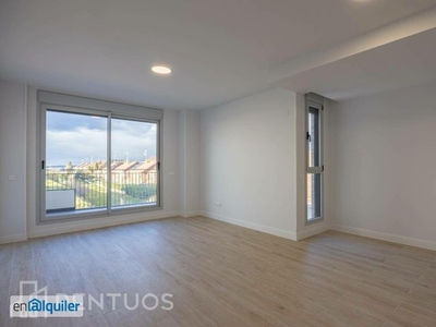 Piso de 4 habitaciones, en urbanización de nueva construcción