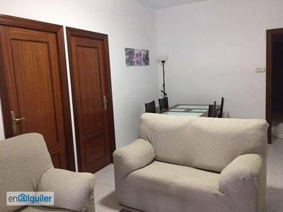 Piso para estudiantes o personal sanitario, piso 3 habitaciones (2 dobles, 1 individual) comedor con balcón, cocina con galería cerrada, 1 baño, calefacción individual a gas, ascensor, amueblado y equipado, precio 650?