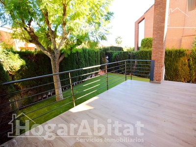 Venta de casa con piscina y terraza en Bétera, Urb. Mas Camarena