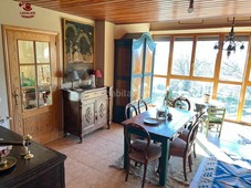 Chalet de 340m2 con 4 dormitorios y 3 baños en parcela ajardinada de 870m2 con piscina independiente en Cercedilla