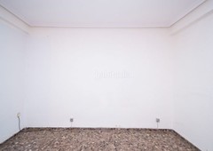 Piso en calle pintor orrente piso con 3 habitaciones en Valencia