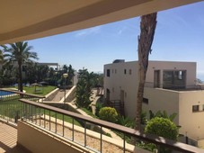 Venta Piso Marbella. Piso de tres habitaciones en Urbanización LOS ALTOS DE LOS MONTEROS. A reformar primera planta con terraza