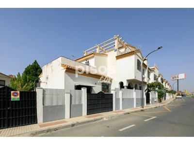 Casa pareada en venta en Calle de los Tulipanes