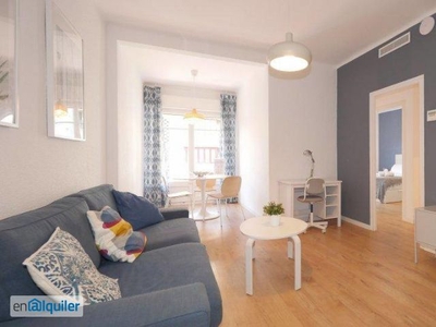 Precioso apartamento de 3 dormitorios con balcón en alquiler en La Dreta de l'Eixample