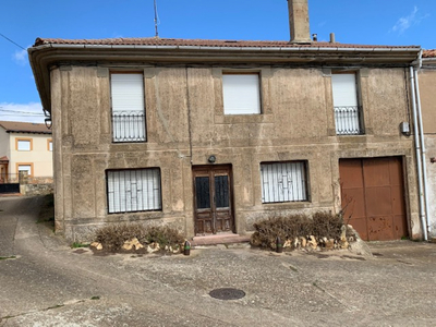 Venta de casa en Cervera de Pisuerga