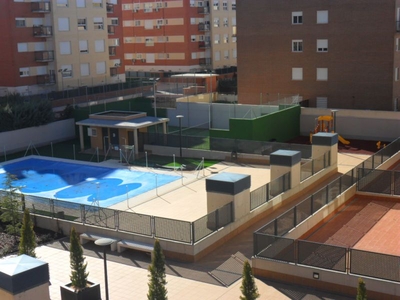 Alquiler de piso con piscina y terraza en Nuevo Hospital-Nuevo Hospital-Larache (Ciudad Real ), URB. PISCINA, PADEL, INFANTILES