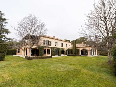 Casa / villa de 1,335m² en venta en La Moraleja, Madrid
