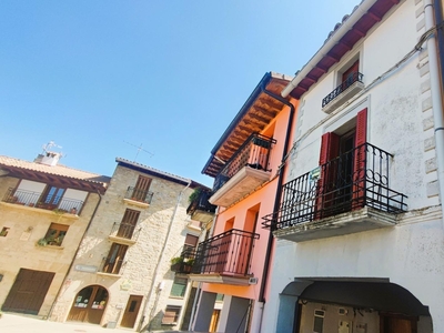 Venta de casa con terraza en Navarra, Urroz Villa