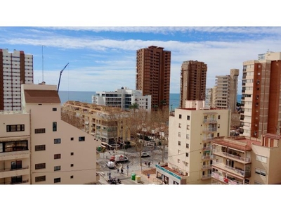 Bonito soleado apartamento a un paso de playa Levante y zona Centro de Benidorm.