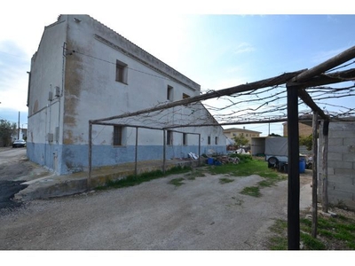 Casa antigua para reformar en la zona de La Cava (Deltebre) y cerca del río Ebro.