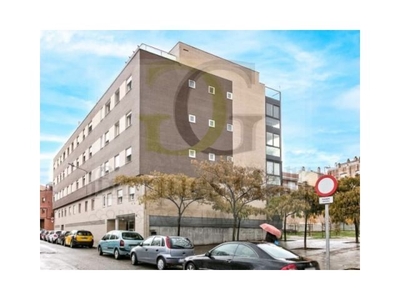 Manresa: Zona Sagrada Familia. Duplex semi-nuevo con plaza de parquing y