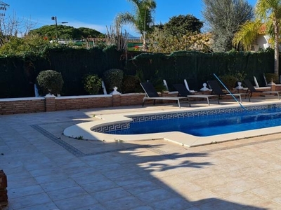 Alquiler de casa con piscina en Costabella-El Rosario-Ricmar (Marbella (Municipio))