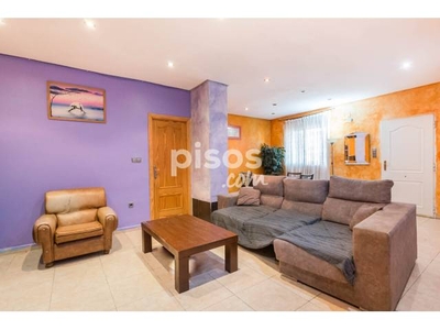 Casa adosada en venta en Calle de la Libertad