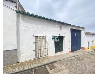 Casa adosada en venta en Valencia del Ventoso