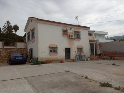 Casa con terreno en Alhaurín de la Torre