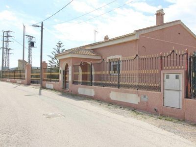 Casa con terreno en Almoradi