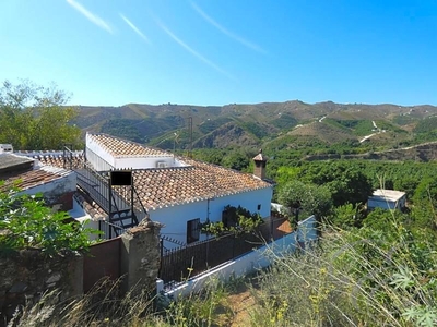 Casa con terreno en Benamargosa