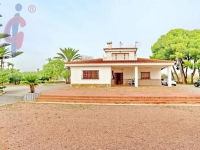 Casa con terreno en Elche