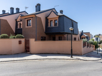 Casa con terreno en Granada