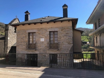 Casa con terreno en Vega de Valcarce