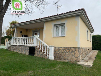 Chalet en Almenara de Tormes