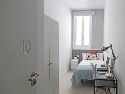 Acogedora habitación en piso de 10 habitaciones en Malasanña, Madrid