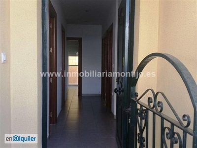 Alquiler casa con 2 baños Montijo