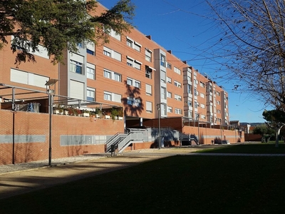 Alquiler de ático en La Quebradilla de 2 habitaciones con terraza y piscina