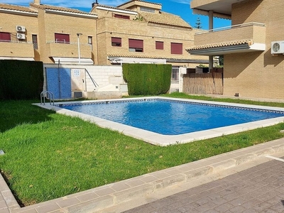 Alquiler de dúplex en Almenara de 2 habitaciones con terraza y piscina