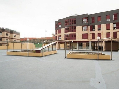 Alquiler de piso en avenida Pintor Felo Monzón de 3 habitaciones con piscina y garaje