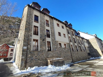 Alquiler de piso en calle Albareda de 2 habitaciones con garaje y muebles