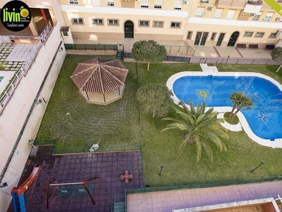 Alquiler de piso en calle Antonio Muñoz Molina de 3 habitaciones con piscina y garaje
