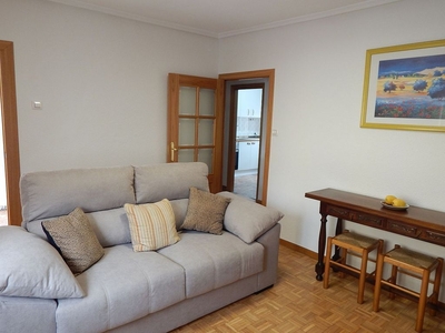 Alquiler de piso en calle Banderas de Castilla de 3 habitaciones con terraza y muebles