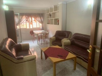 Alquiler de piso en calle Escultor Mustafá Arruf de 4 habitaciones con garaje y muebles