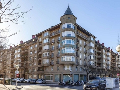 Alquiler de piso en calle Ondarreta Pasealekua de 2 habitaciones con garaje y muebles