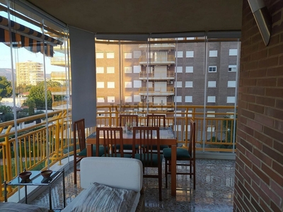 Alquiler de piso en calle Palmeral de 3 habitaciones con terraza y piscina