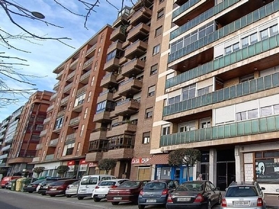 Alquiler de piso en Campo de la Juventud de 3 habitaciones con terraza y garaje