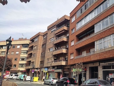 Alquiler de piso en Centro - Ávila de 3 habitaciones con terraza y muebles